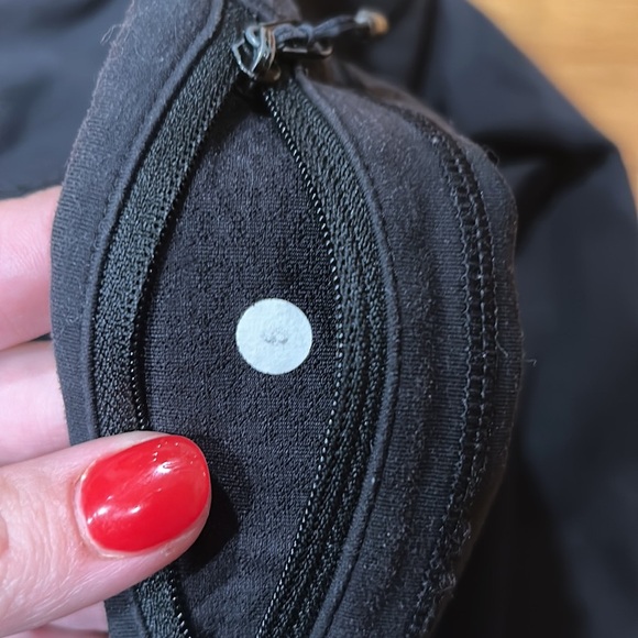 Lululemon size 6 black leggings-pilling noted on butt and groin area price as is - Picture 5 of 7